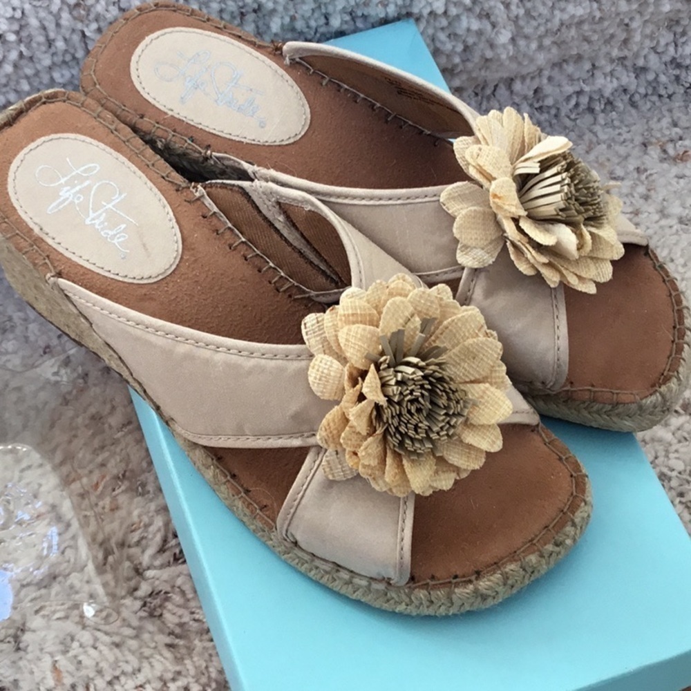 LIFE Stride Slide On Flower Tan  Espadrille Wedge Sandals. New in box. Size 7.5